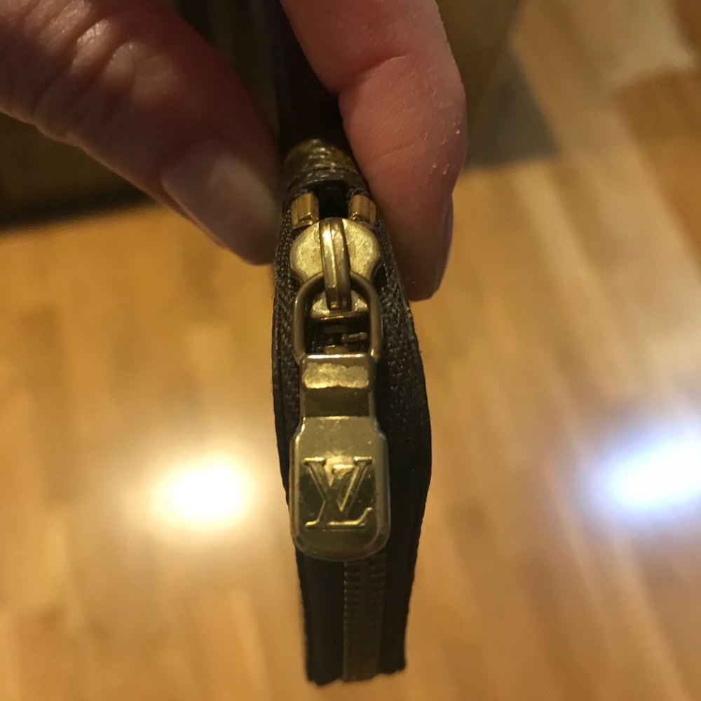 Authentic Louis Vuitton Monogram Key Case - Picture 2 of 11